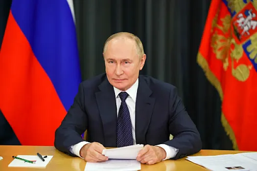 Vladimir Putin: Azərbaycan dünya arenasında layiqli hörmət qazanıb