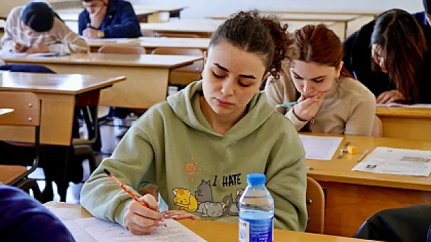 Bakalavrların NƏZƏRİNƏ -