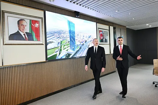 İlham Əliyev Mərkəzi Bankın yeni binasının açılışında iştirak edib