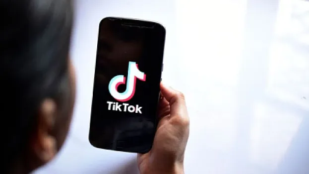 Məktəblərdə şagirdlərin “TikTok”a çıxışı