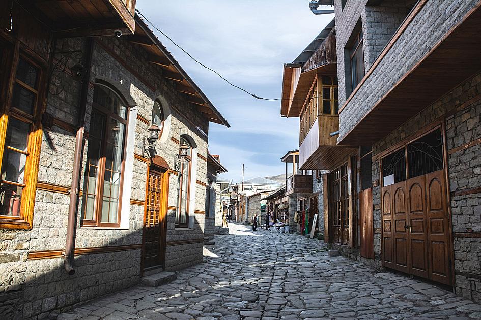 Şərq sivilizasiyasında LAHICIN ROLU -