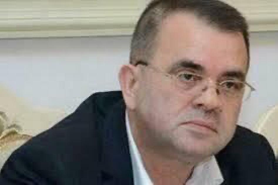 Yunus Oğuzun üç  kitabı  bir  romanda-