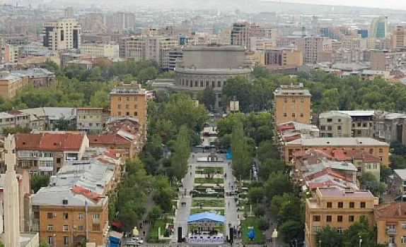 Ermənistanda Azərbaycan vətəndaşlarının adına daşınmaz əmlak var?