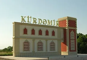 Sumqayıtda avtomobil kanala düşüb,