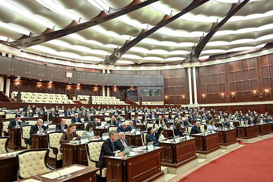 Məktəbli geyiminə riayət olunması hüquqi müstəvidə təsbit olunur
