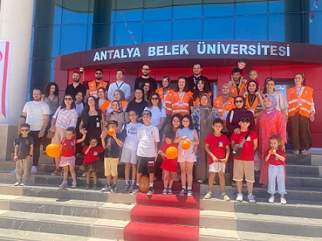Leykemiyalı uşaqlar universitetin mətbəxində aşpaz oldular