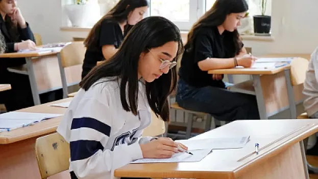 Orta təhsil səviyyəsi üzrə müxtəlif növ imtahanlar keçirilib
