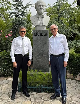 Polad Bülbüloğlu atasının Şuşadakı ev-muzeyində 