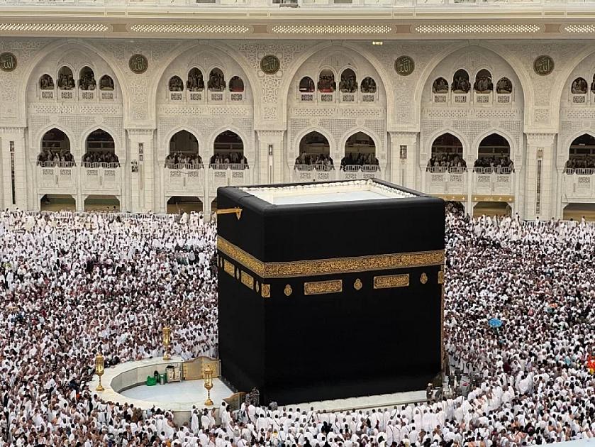 Kəbədə qadınlarla kişilərin eyni vaxt ibadət etməsi doğrudur?