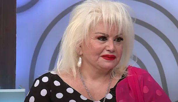 "Qadınlarda kişiləşmə, kişilərdə qadınlaşma gedir, bilmirsən, yeməkdəndir, ya içməkdən..."