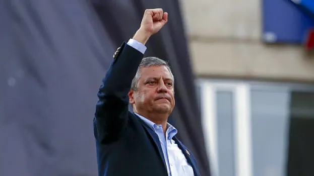 Özgür Özel CHP ilə vidalaşdı