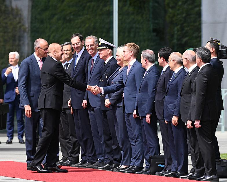 Berlində İlham Əliyevin rəsmi qarşılanma mərasimi olub