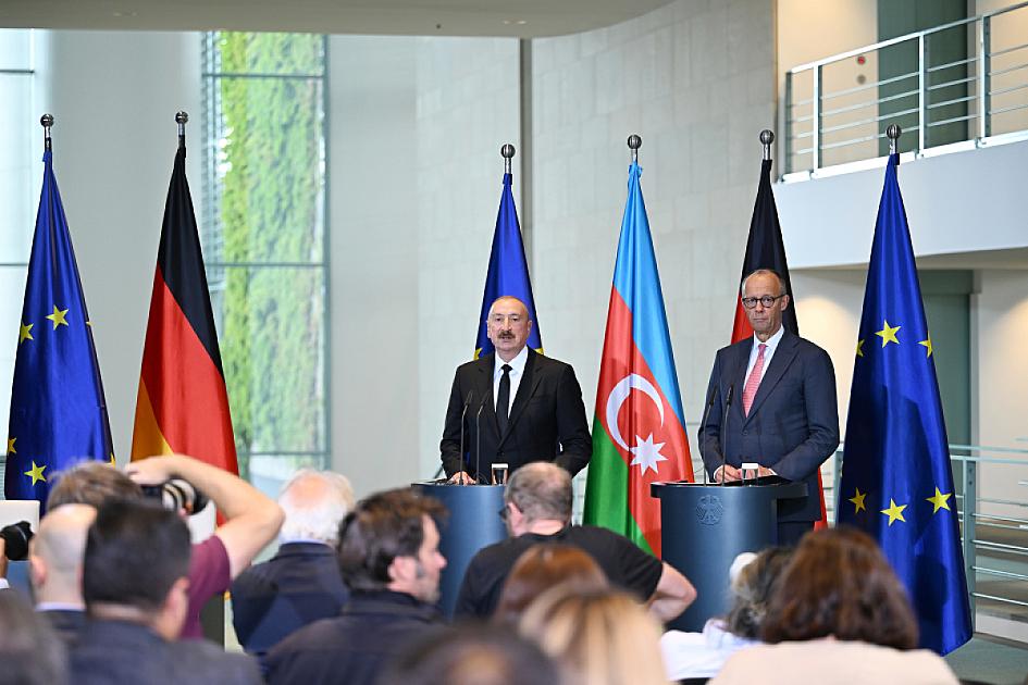 İlham Əliyev və Fridrix Merts mətbuat konfransı keçirib