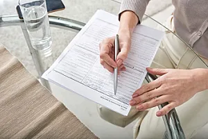 Azərbaycanda aylıq gəliri 2 500 manatdan çox olanlar icbari tibbi sığorta haqqını az ödəyə bilər