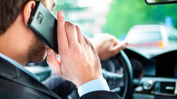 Telefonu uzun müddət qulaqda saxlamaq beyinə zərər verirmi? – Mütəxəssislər nə deyir?  