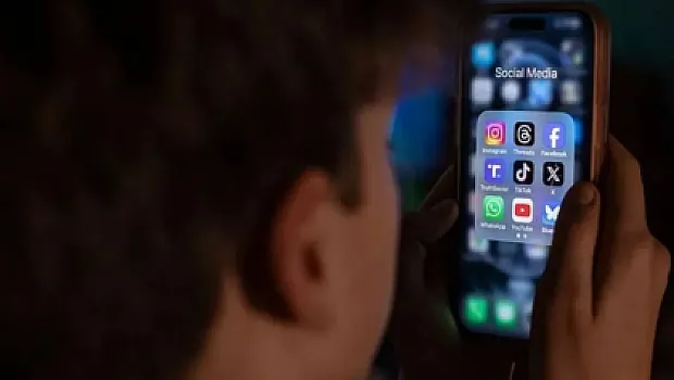 Sosial şəbəkələrdə yaş məhdudiyyəti tələbinin pozulmasına görə 