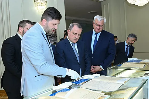 Ceyhun Bayramov Ukraynada arxiv sənədlərlə tanış olub