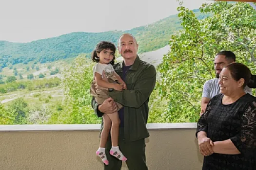 İlham Əliyev Qarabağda balaca Gülərin arzusunu gerçəkləşdirdi - 
