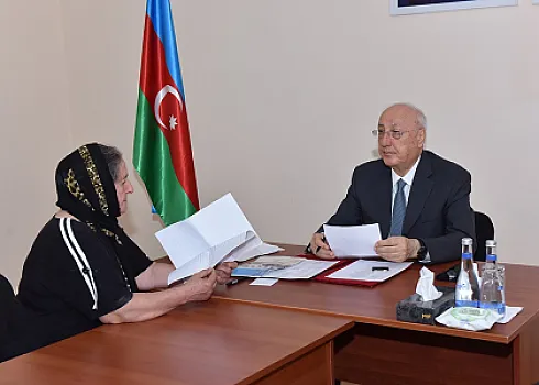 Zakir Fərəcov vətəndaş müraciətlərini diqqətdə saxlayır