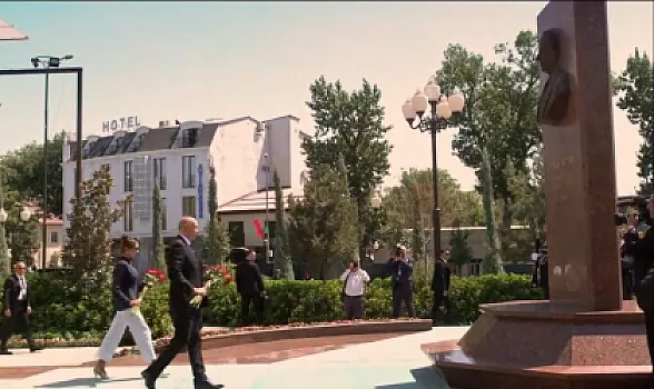 Prezident və birinci xanım Ümummilli Liderin memorial kompleksini ziyarət etdilər - 