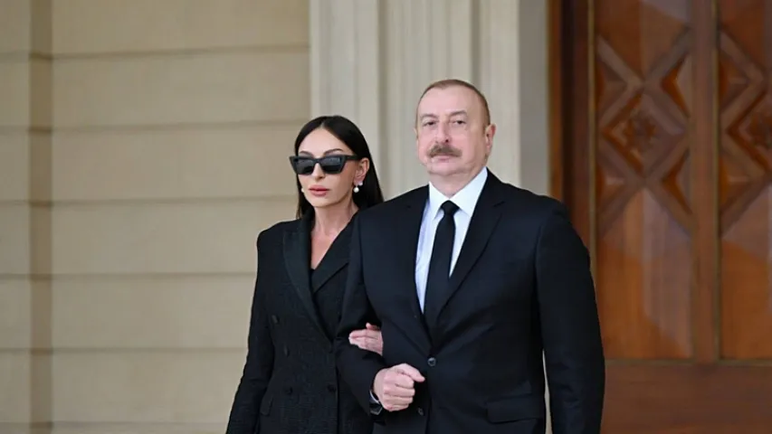 İlham Əliyev və birinci xanım Mehriban Əliyeva paytaxt Daşkənddən Buxaraya gəliblər