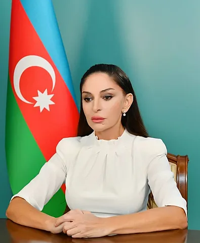 VƏTƏNƏ SEVGİNİN TƏCƏSSÜMÜ
