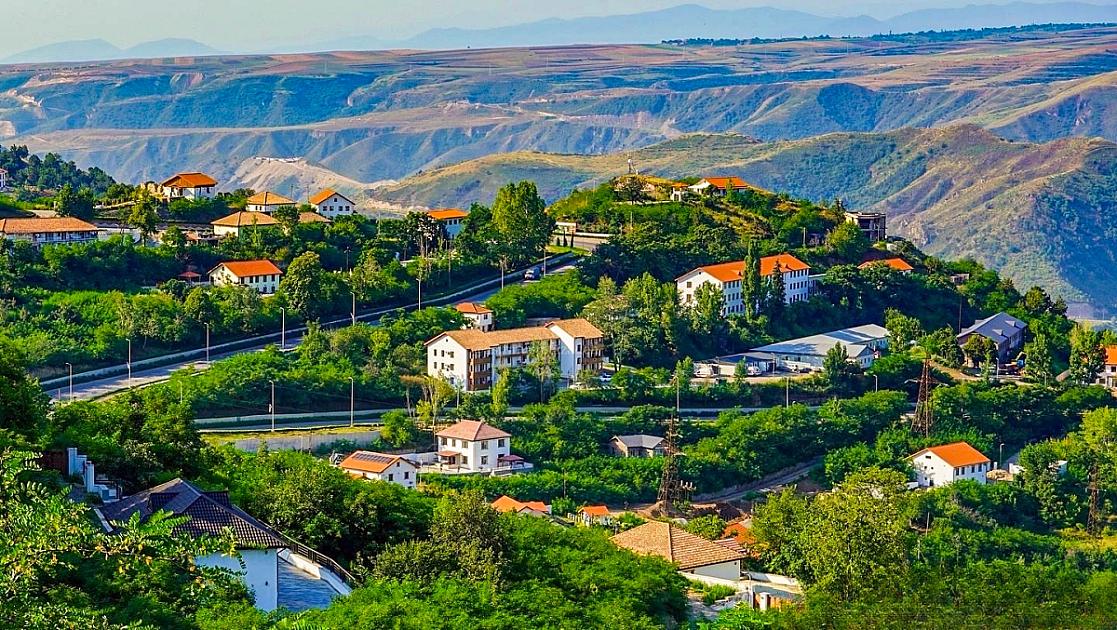 Dağların sinəsində yenidən ucalan Bayraq: