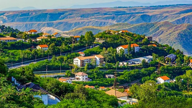 Dağların sinəsində yenidən ucalan Bayraq: