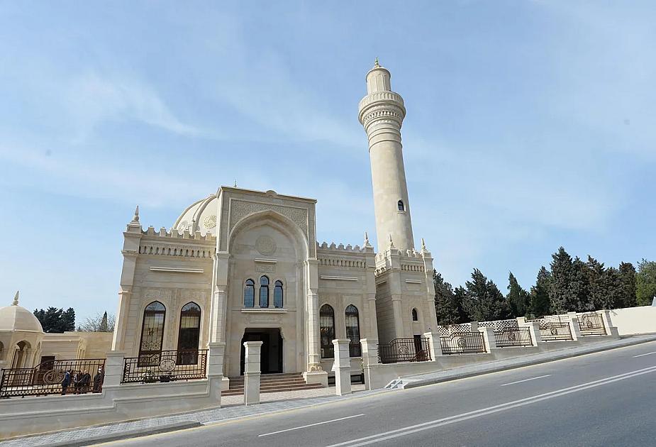 Hazırda məscidlərdə neçə dini xadim fəaliyyət göstərir? 