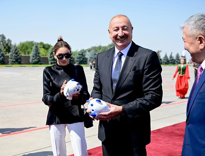 Prezidentə təqdim olunan oyuncaqların 