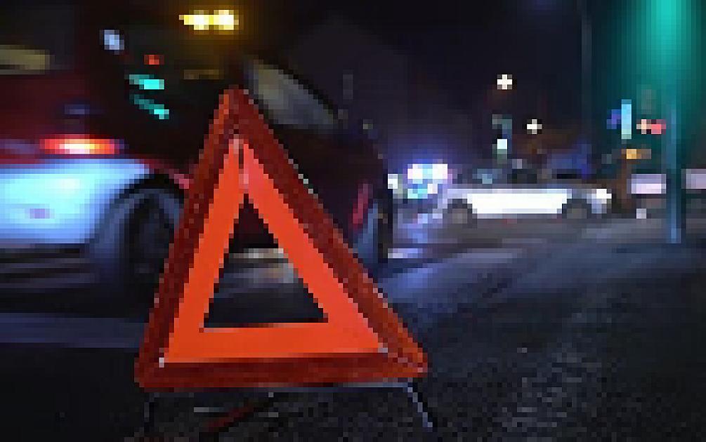 “Mercedes” ağaca çırpılaraq aşdı